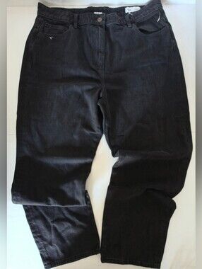 Straight Leg Women's Jeans in Black